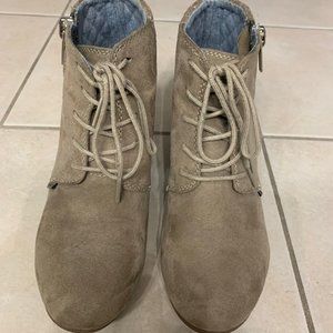 BONGO Tan wedges Size 8